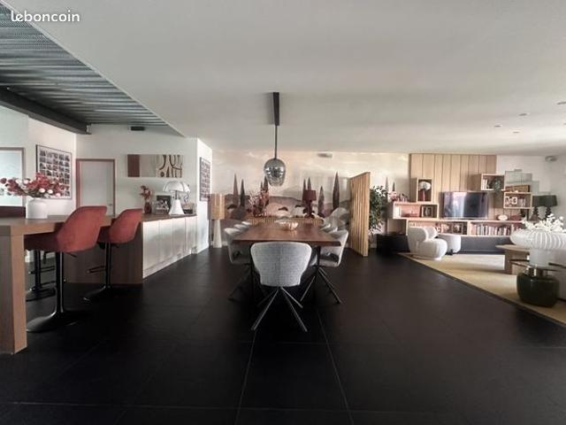 Maison 5 pièces 202 m²