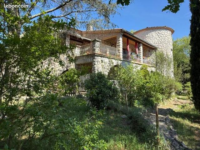Maison 5 pièces 202 m²