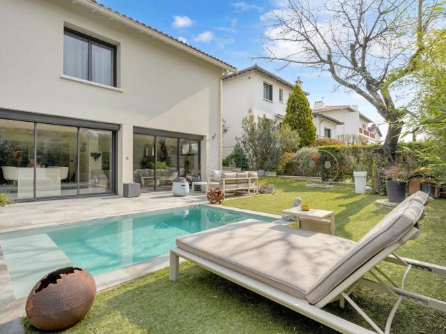 Maison 5 pièces 202 m²