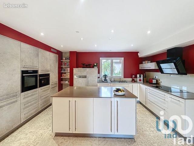 Maison 5 pièces 202 m²
