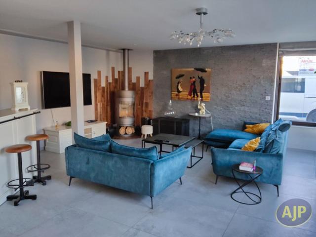 Maison 5 pièces 203 m²