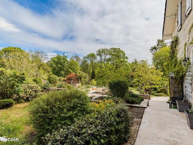 Maison 5 pièces 214 m²