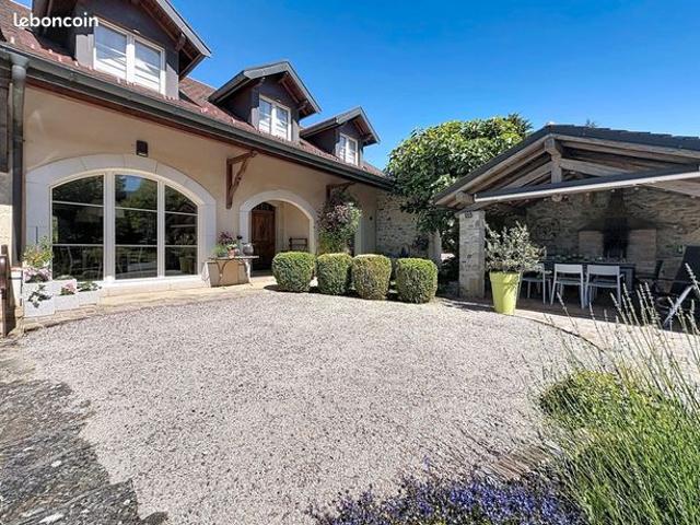 Maison 5 pièces 214 m²