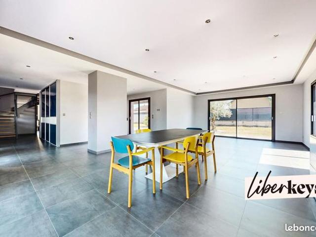 Maison 5 pièces 214 m²
