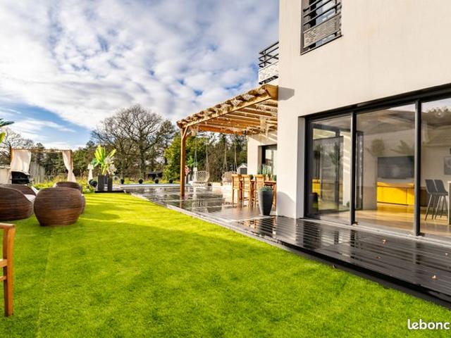 Maison 5 pièces 214 m²
