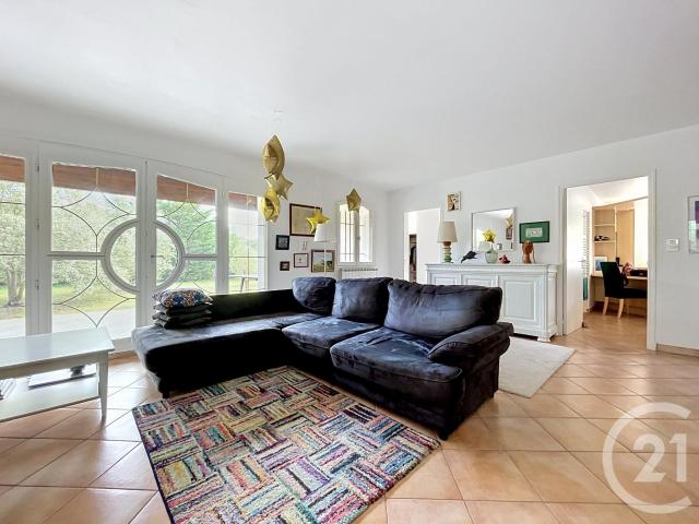 Maison 5 pièces 214 m²