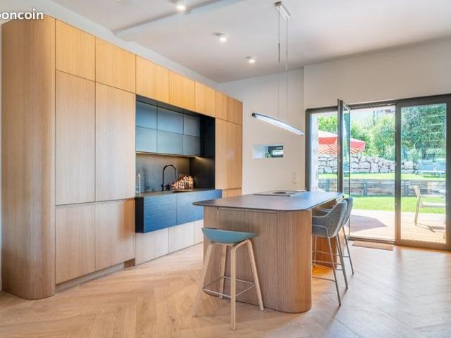 Maison 5 pièces 215 m²