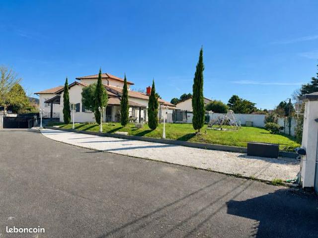 Maison 5 pièces 215 m²