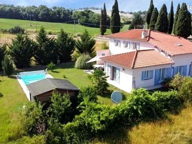 Maison 5 pièces 215 m²