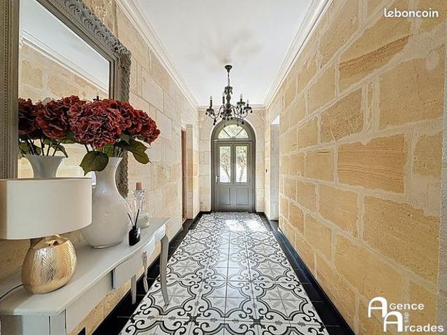 Maison 5 pièces 215 m²