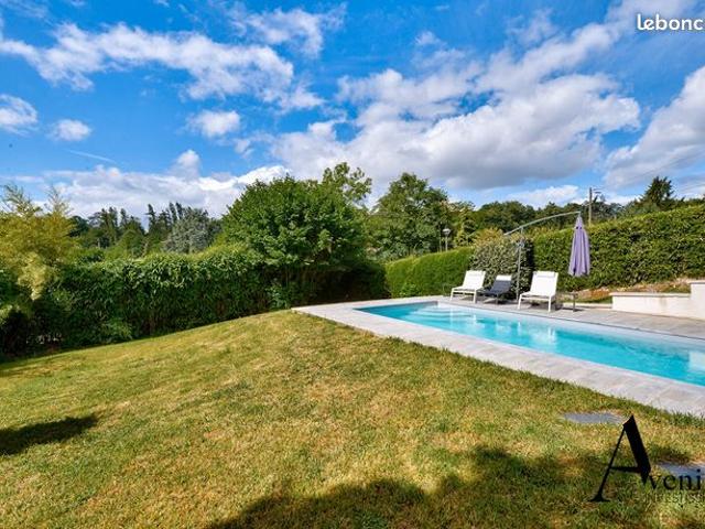 Maison 5 pièces 215 m²