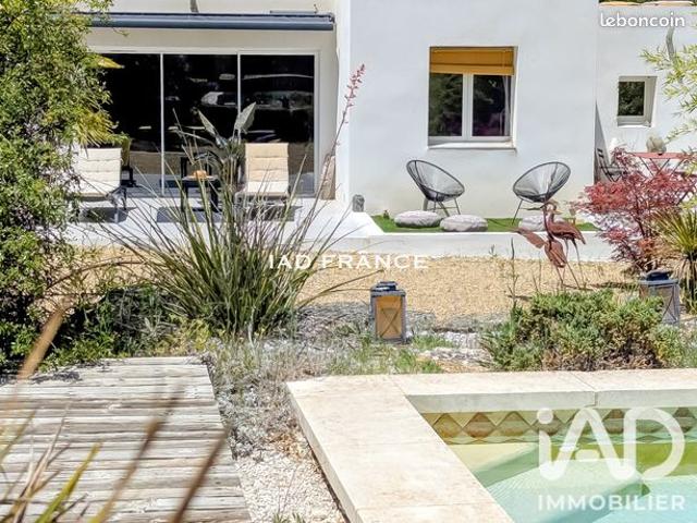 Maison 5 pièces 215 m²