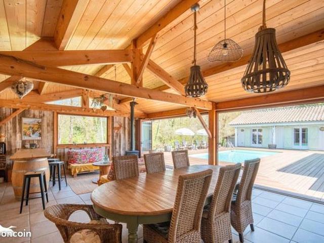 Maison 5 pièces 216 m²