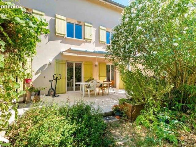 Maison 5 pièces 217 m²