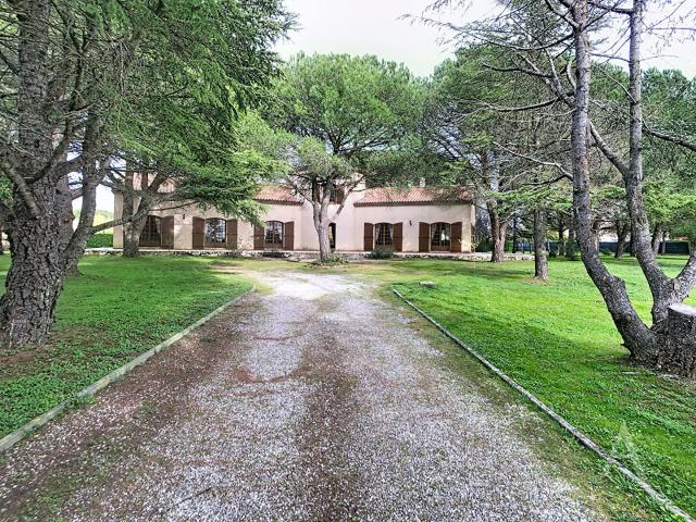 Maison 5 pièces 217 m²
