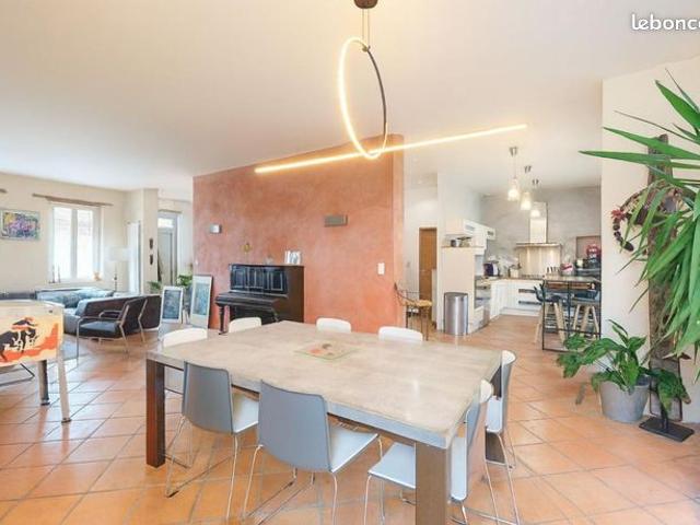 Maison 5 pièces 217 m²