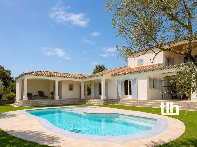 Maison 5 pièces 217 m²
