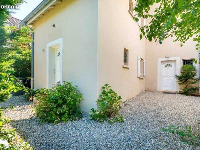 Maison 5 pièces 217 m²