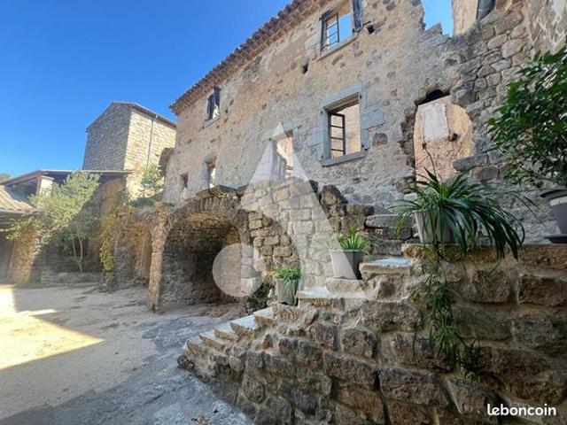 Maison 5 pièces 218 m²