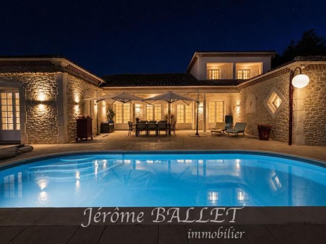 Maison 5 pièces 218 m²