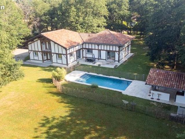 Maison 5 pièces 218 m²