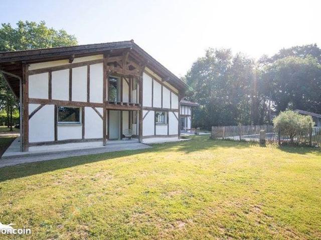 Maison 5 pièces 218 m²