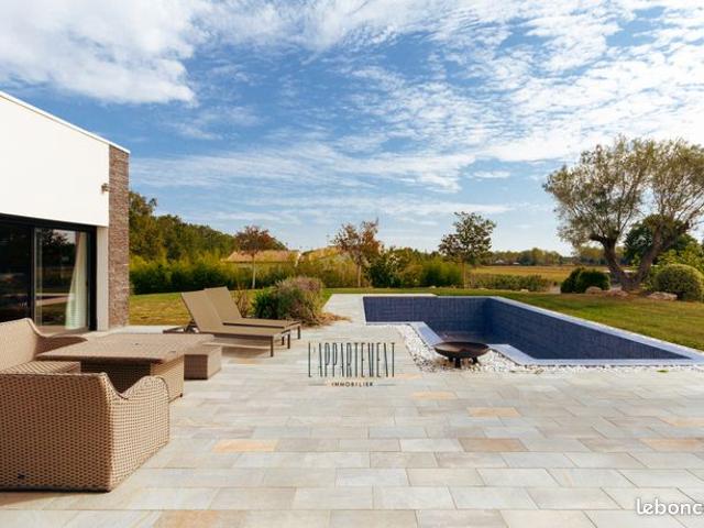 Propriété 5 pièces 218 m²