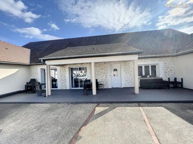 Maison 5 pièces 219 m²