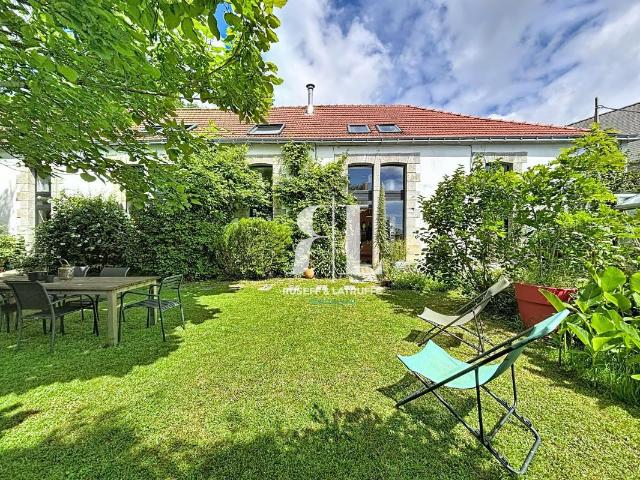 Maison 5 pièces 219 m²
