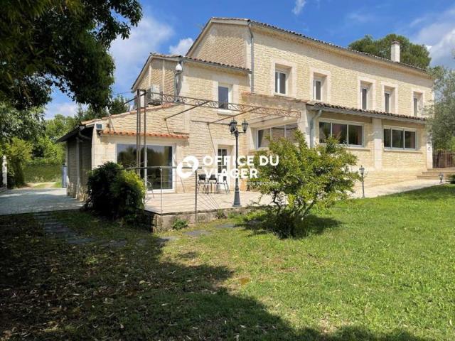 Maison 5 pièces 210 m²