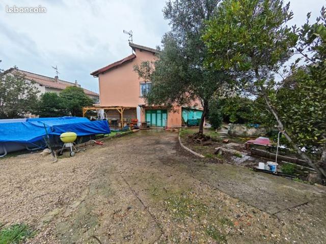 Maison 5 pièces 210 m²