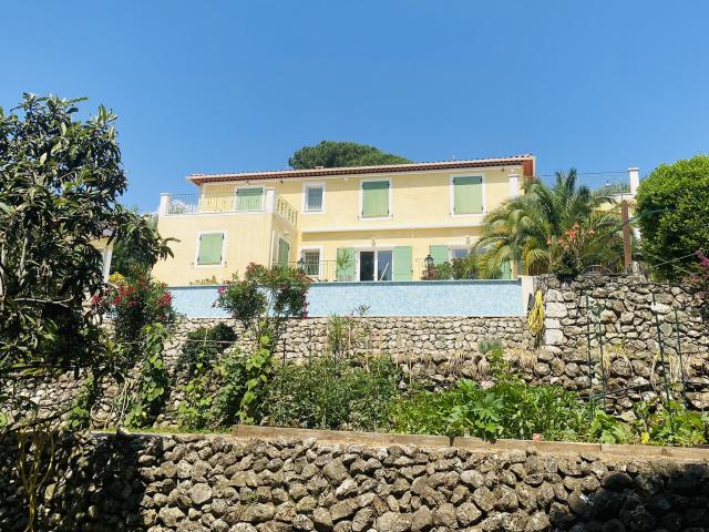 Maison 5 pièces 210 m²
