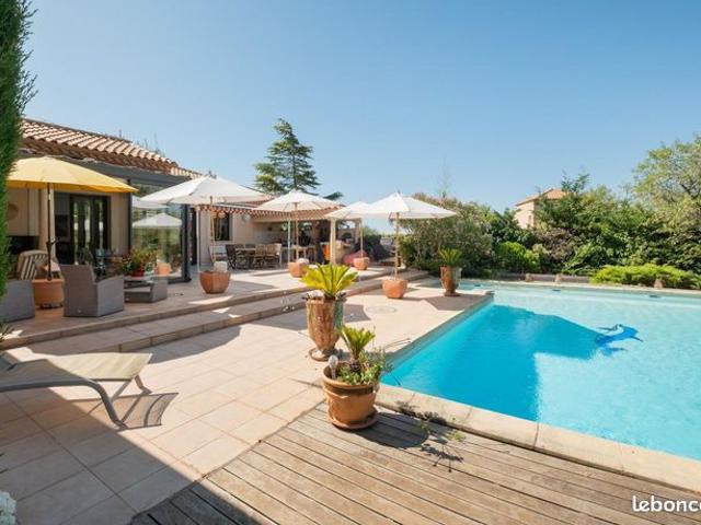 Maison 5 pièces 210 m²