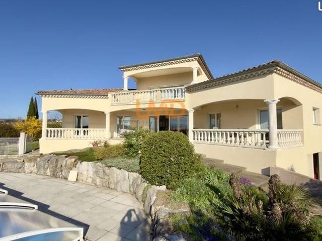 Maison 5 pièces 210 m²