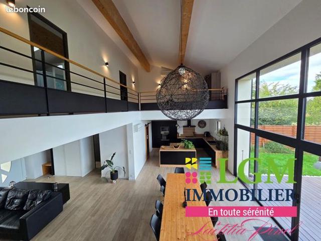 Maison 5 pièces 210 m²