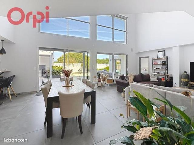 Maison 5 pièces 210 m²