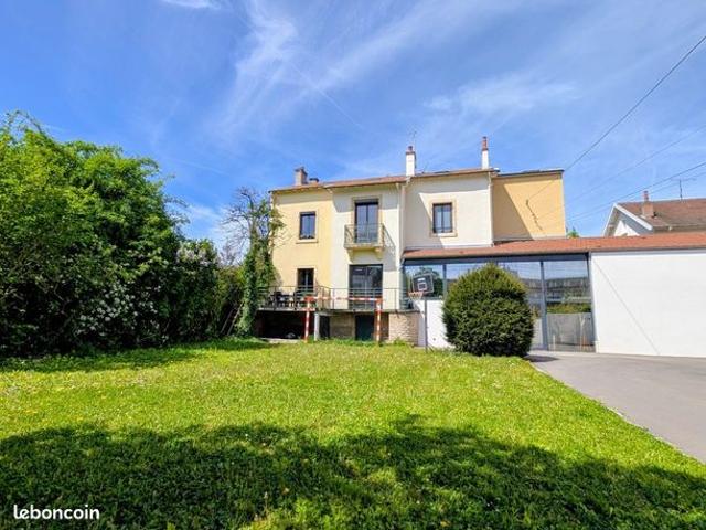 Maison 5 pièces 210 m²
