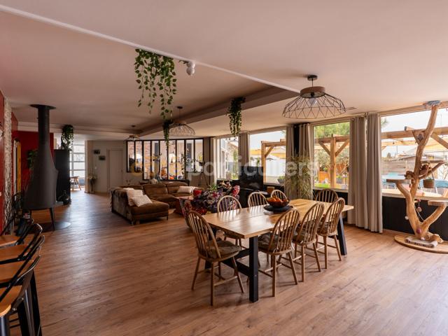 Maison 5 pièces 210 m²