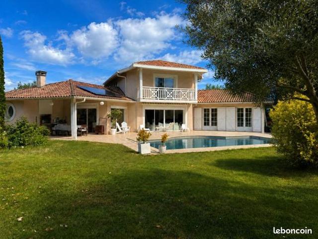 Maison 5 pièces 210 m²