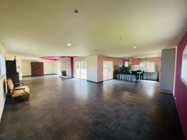 Maison 5 pièces 210 m²