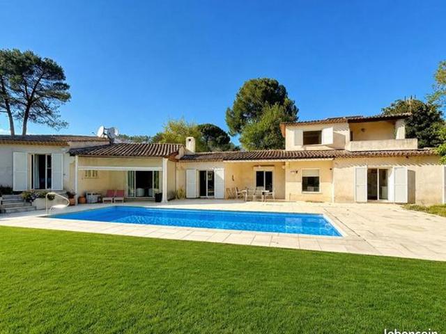 Maison 5 pièces 210 m²