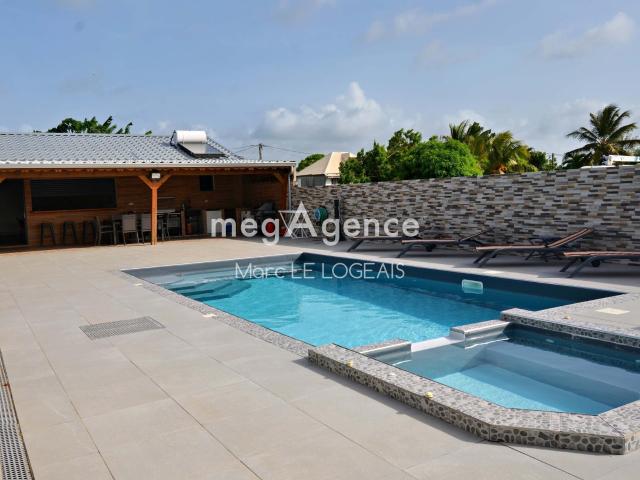 Maison 5 pièces 210 m²