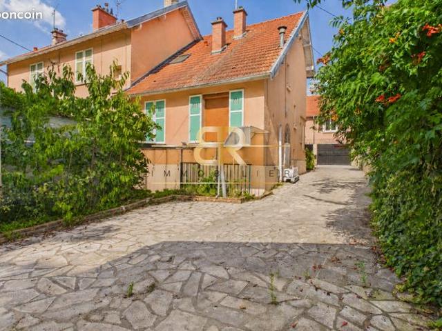 Maison 5 pièces 210 m²