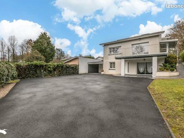 Maison 5 pièces 212 m²