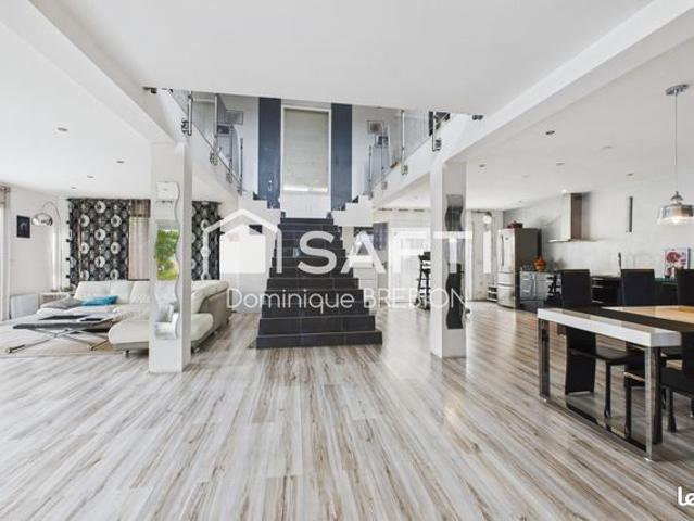 Maison 5 pièces 212 m²