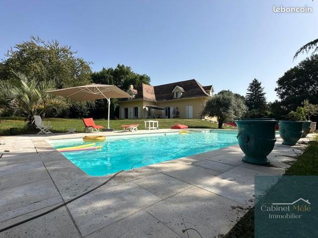 Maison 5 pièces 212 m²