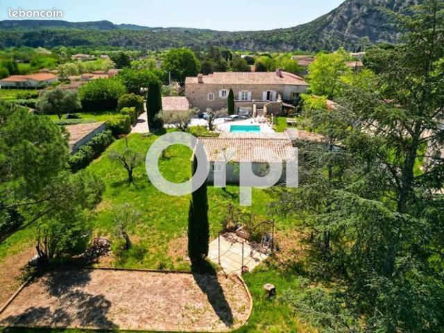 Maison 5 pièces 213 m²