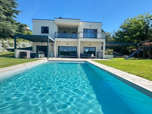 Maison 5 pièces 225 m²