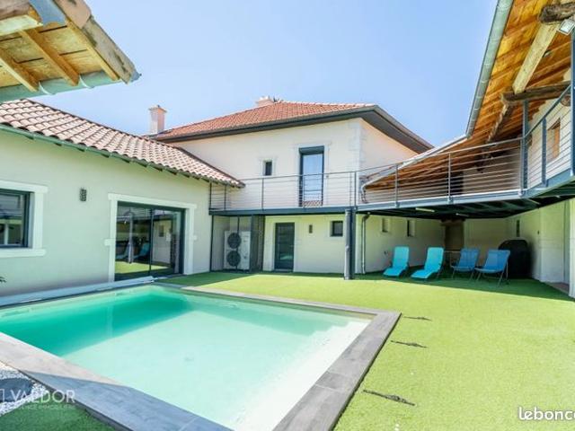 Maison 5 pièces 225 m²