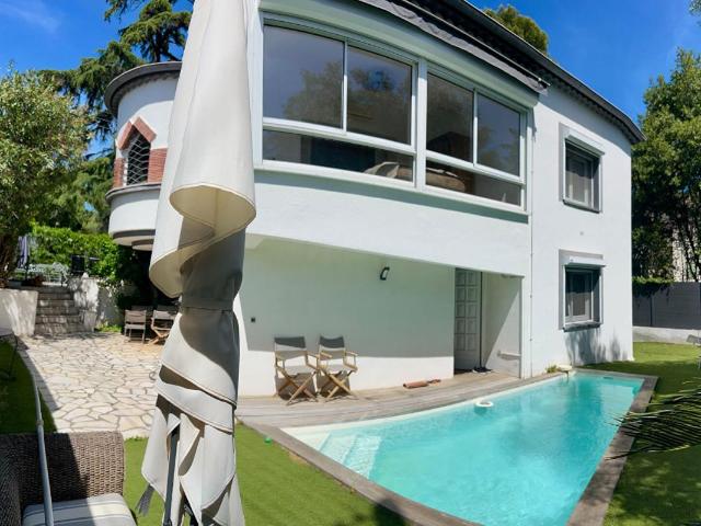Maison 5 pièces 225 m²